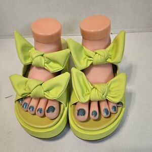 SHU SHOP KIKI SIZE 7 lime green Bow Slide Sandals